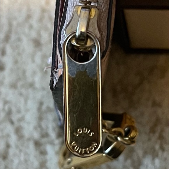 💯Authentic Louis Vuitton Patent Leather Cles Pouch/Card Holder, Gift Box & Bag - Picture 5 of 16